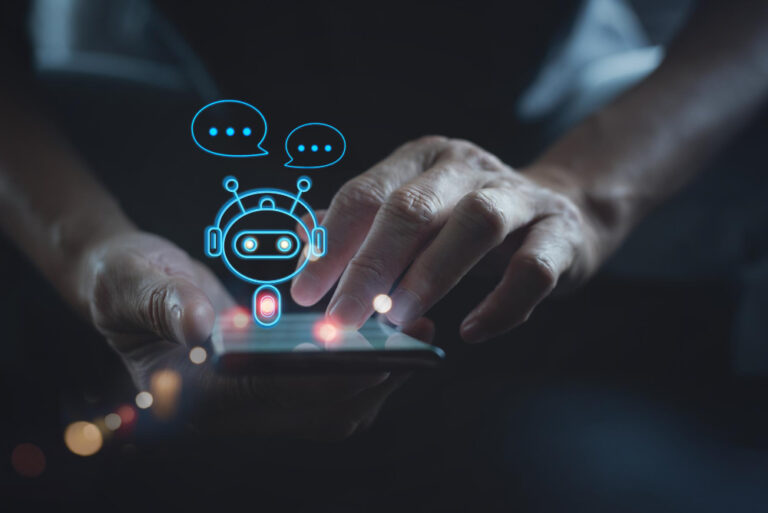 Experiência do cliente com chatbots: homem interagindo com chatbot em tela de tablet; ícone de chatbot saltando da tela.